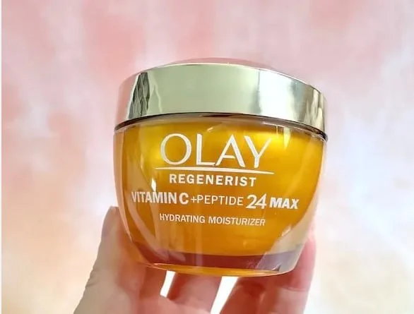 پک دوتایی کرم مرطوب‌کننده و روشن‌کننده Olay Regenerist Vitamin C + Peptide 24 MAX حجم 100 میلی‌لیتر